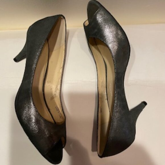 Tahari Marie Leather Pumps Gray Shimmer Peep Toe 2.5” Heel Size 8.5 M - Picture 4 of 11